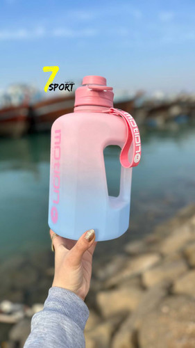 بطری آب و جاگواتر